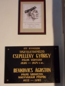 Sátoraljaújhely, a pálos-piarista templom Rákóczi-kápolnájának kriptájában nyugszik többek közt Benkovics Ágoston pálos szerzetes, nagyváradi püspök is.